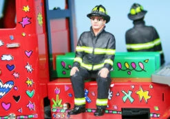 Schuco Construction N6089 Feuerwehr "James Rizzi New York Fire-Engine" -Schuco 000200b schuco construction n6089 feuerwehr james rizzi new york fireengine 3