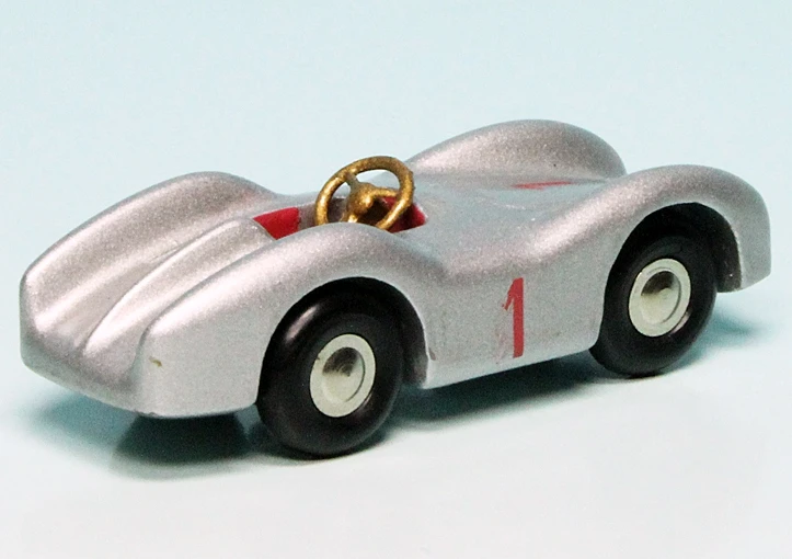 Schuco Piccolo Mercedes Benz W196 Stromlinie Rennwagen Startnummer 1 2 Schuco Piccolo Mercedes Benz W196 Stromlinie Rennwagen Startnummer 1 – Bild 2