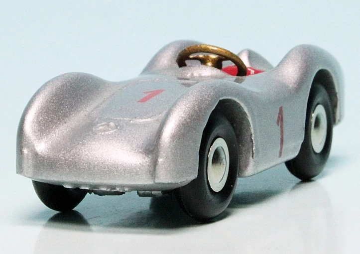 Schuco Piccolo Mercedes Benz W196 Stromlinie Rennwagen Startnummer 1 3 Schuco Piccolo Mercedes Benz W196 Stromlinie Rennwagen Startnummer 1 – Bild 3