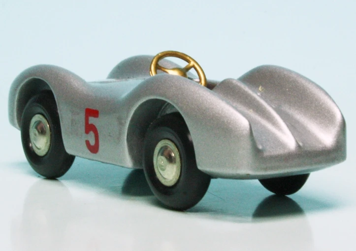 Schuco Piccolo Mercedes Benz W196 Stromlinie Rennwagen Startnummer 5 5 Schuco Piccolo Mercedes Benz W196 Stromlinie Rennwagen Startnummer 5 – Bild 5