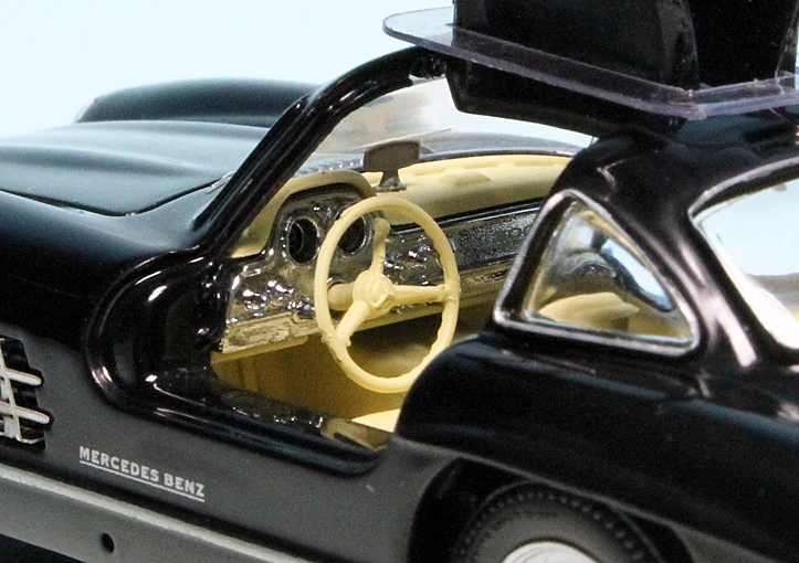 Schuco Mercedes Benz 300SL Flügeltürer 5 Schuco Mercedes Benz 300SL Flügeltürer – Bild 5