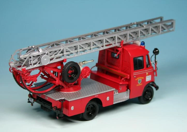 Schuco Mercedes Benz L 319 D Mit Metz Drehleiter DL18 "Freiwillige Feuerwehr Murnau" 2 Schuco Mercedes Benz L 319 D Mit Metz Drehleiter DL18 "Freiwillige Feuerwehr Murnau" – Bild 2