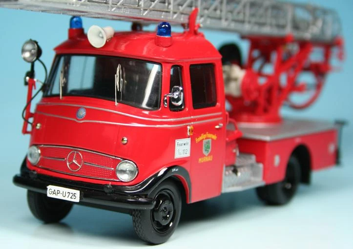 Schuco Mercedes Benz L 319 D Mit Metz Drehleiter DL18 "Freiwillige Feuerwehr Murnau" 3 Schuco Mercedes Benz L 319 D Mit Metz Drehleiter DL18 "Freiwillige Feuerwehr Murnau" – Bild 3