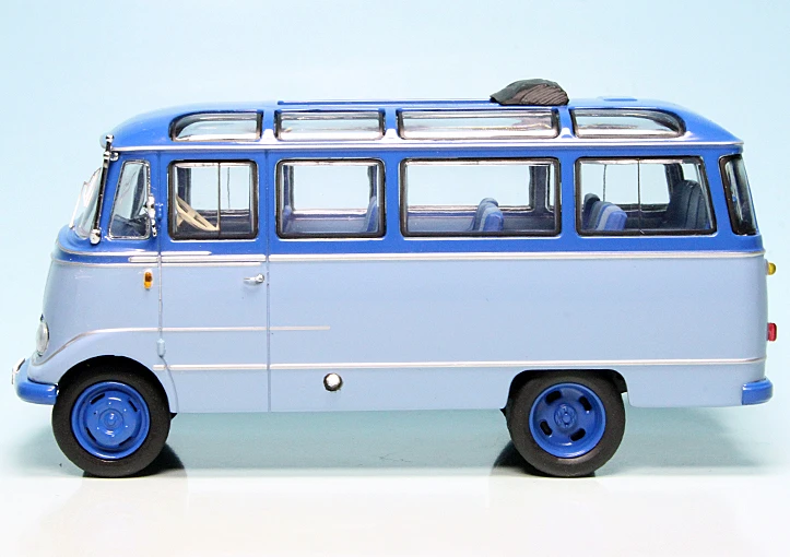 Schuco Mercedes Benz O 319 D Kleinbus 4 Schuco Mercedes Benz O 319 D Kleinbus – Bild 4