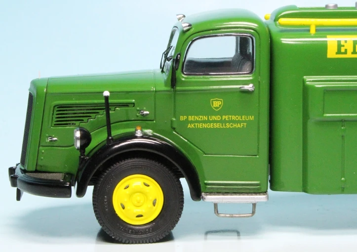 Schuco Mercedes Benz L6600 Tankwagen "BP Energol" 4 Schuco Mercedes Benz L6600 Tankwagen "BP Energol" – Bild 4