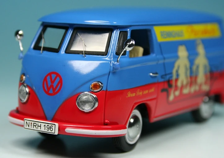 Schuco VW T1 Bulli Kastenwagen "Reininghaus Presshefe" 3 Schuco VW T1 Bulli Kastenwagen "Reininghaus Presshefe" – Bild 3