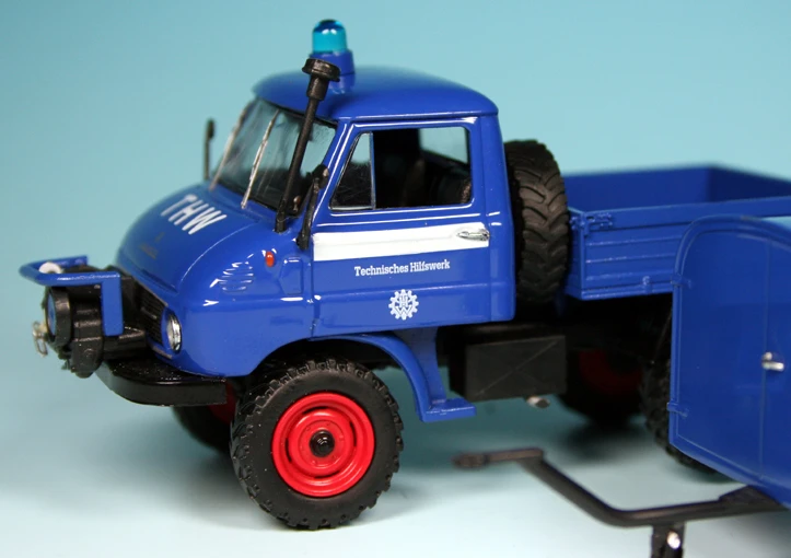 Schuco Mercedes Benz Unimog U 411 Pritsche Mit TSA 8 Anhänger "THW" 5 Schuco Mercedes Benz Unimog U 411 Pritsche Mit TSA 8 Anhänger "THW" – Bild 5