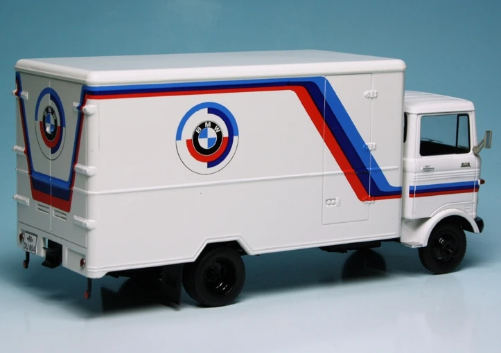 Schuco Mercedes Benz LP608 Koffer-LKW "BMW Motorsport" 2 Schuco Mercedes Benz LP608 Koffer-LKW "BMW Motorsport" – Bild 2