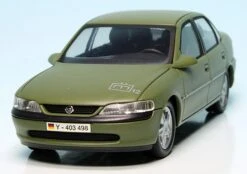 Schuco Opel Vectra B Stufenheck (1995) "Bundeswehr Kommandeurwagen" -Schuco 004165 Schuco Opel Vectra B Stufenheck 1995 Bundeswehr Kommandeurwagen z3