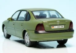 Schuco Opel Vectra B Stufenheck (1995) "Bundeswehr Kommandeurwagen" -Schuco 004165 Schuco Opel Vectra B Stufenheck 1995 Bundeswehr Kommandeurwagen z6