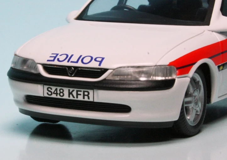 Schuco Vauxhall Vectra B Stufenheck (1995) (Opel) "Police Lancashire" 3 Schuco Vauxhall Vectra B Stufenheck (1995) (Opel) "Police Lancashire" – Bild 3