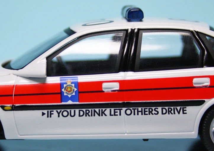 Schuco Vauxhall Vectra B Stufenheck (1995) (Opel) "Police Lancashire" 4 Schuco Vauxhall Vectra B Stufenheck (1995) (Opel) "Police Lancashire" – Bild 4