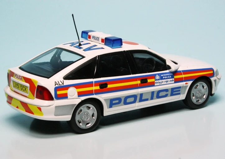 Schuco Vauxhall Vectra B Fließheck (1995) (Opel) "Metropolitan Police" 2 Schuco Vauxhall Vectra B Fließheck (1995) (Opel) "Metropolitan Police" – Bild 2