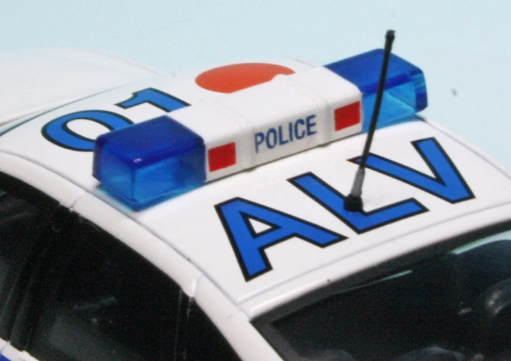 Schuco Vauxhall Vectra B Fließheck (1995) (Opel) "Metropolitan Police" 5 Schuco Vauxhall Vectra B Fließheck (1995) (Opel) "Metropolitan Police" – Bild 5