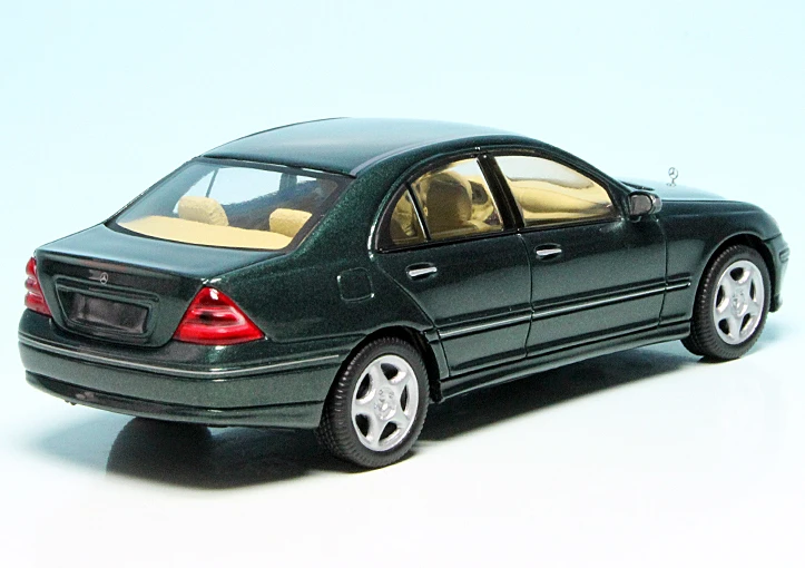 Schuco Mercedes Benz C-Klasse Avantgarde Limousine (W203) (2000) 2 Schuco Mercedes Benz C-Klasse Avantgarde Limousine (W203) (2000) – Bild 2