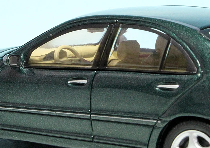 Schuco Mercedes Benz C-Klasse Avantgarde Limousine (W203) (2000) 5 Schuco Mercedes Benz C-Klasse Avantgarde Limousine (W203) (2000) – Bild 5