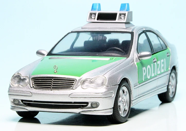 Schuco Mercedes Benz C-Klasse Avantgarde Limousine (W203) (2000) "Polizei" 3 Schuco Mercedes Benz C-Klasse Avantgarde Limousine (W203) (2000) "Polizei" – Bild 3