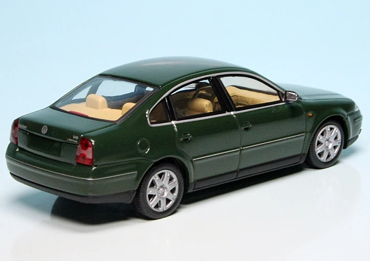 Schuco VW Passat Limousine (2000) 2 Schuco VW Passat Limousine (2000) – Bild 2