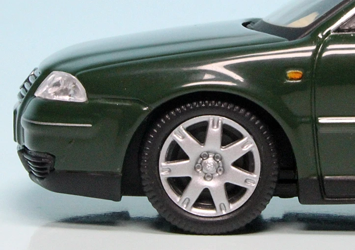 Schuco VW Passat Limousine (2000) 4 Schuco VW Passat Limousine (2000) – Bild 4