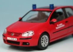 Schuco VW Golf V (2003) "Ober-Östereichischer Landesfeuerwehrverband" -Schuco 004683 Schuco VW Golf V 2003 Ober stereichischer Landesfeuerwehrverband z3