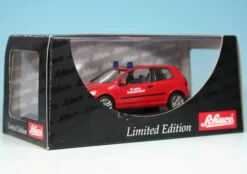 Schuco VW Golf V (2003) "Ober-Östereichischer Landesfeuerwehrverband" -Schuco 004683 Schuco VW Golf V 2003 Ober stereichischer Landesfeuerwehrverband z7