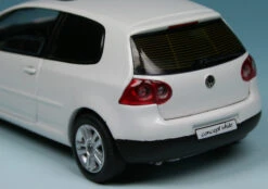 Schuco VW Golf V (2003) "Concept White" -Schuco 004684 Schuco VW Golf V 2003 Concept White z5