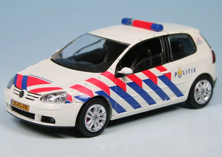 Schuco VW Golf V (2003) "Politie Amsterdam-Amstelland" 1 Schuco VW Golf V (2003) "Politie Amsterdam-Amstelland"