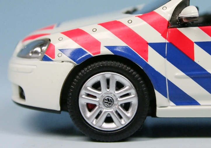 Schuco VW Golf V (2003) "Politie Amsterdam-Amstelland" 4 Schuco VW Golf V (2003) "Politie Amsterdam-Amstelland" – Bild 4