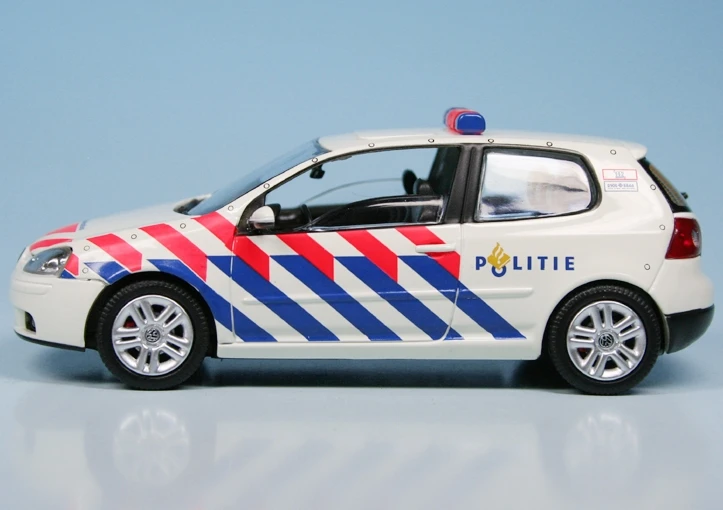 Schuco VW Golf V (2003) "Politie Amsterdam-Amstelland" 5 Schuco VW Golf V (2003) "Politie Amsterdam-Amstelland" – Bild 5