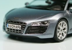 Schuco Audi R8 5.2 FSI V10 Quattro Coupé (2009) -Schuco 004766 Schuco Audi R8 5 2 FSI V10 Quattro Coup 2009 z3