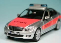 Schuco Mercedes Benz C-Klasse Elegance Limousine (W204) (2007) "Notarzt" -Schuco 004923 Schuco Mercedes Benz C Klasse Elegance Limousine W204 2007 Notarzt z3