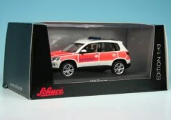Schuco VW Tiguan Track & Field (2007) "Notarzt" -Schuco 004985 Schuco VW Tiguan Track amp Field 2007 Notarzt z7