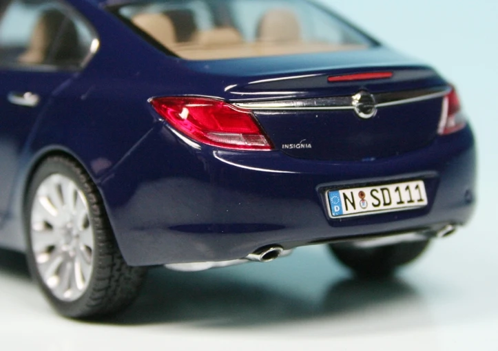 Schuco Opel Insignia Limousine (2008) 5 Schuco Opel Insignia Limousine (2008) – Bild 5