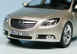 Schuco Opel Insignia Fliessheck (2008) -Schuco 007266 Schuco Opel Insignia Fliessheck 2008 z3