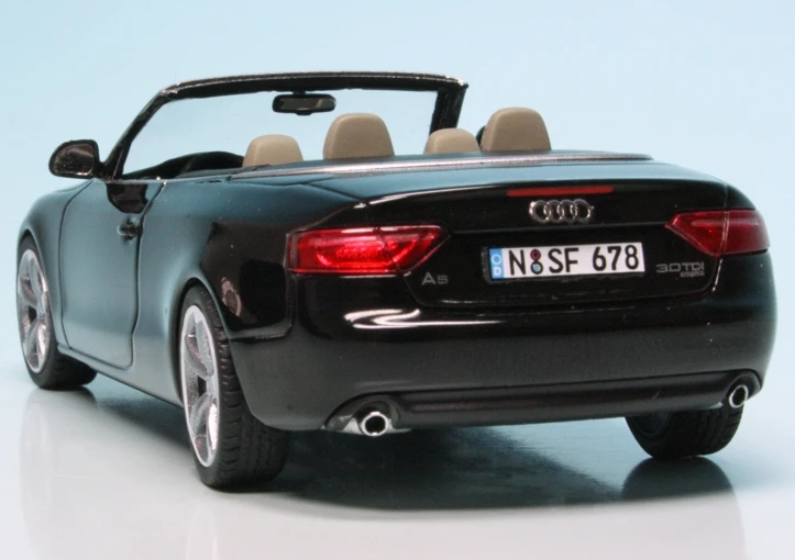 Schuco Audi A5 3.0 TDI Quattro Cabriolet (2009) 6 Schuco Audi A5 3.0 TDI Quattro Cabriolet (2009) – Bild 6