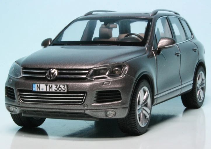 Schuco VW Touareg 4.2 V8 TDI (2010) 3 Schuco VW Touareg 4.2 V8 TDI (2010) – Bild 3