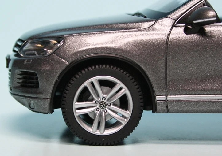 Schuco VW Touareg 4.2 V8 TDI (2010) 4 Schuco VW Touareg 4.2 V8 TDI (2010) – Bild 4