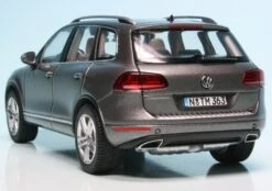 Schuco VW Touareg 4.2 V8 TDI (2010) 12 Schuco VW Touareg 4.2 V8 TDI (2010) -Schuco 007419 Schuco VW Touareg 4 2 V8 TDI 2010 z6