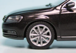 Schuco VW Passat Limousine (2010) -Schuco 007432 schuco vw passat limousine 2010 3