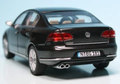 Schuco VW Passat Limousine (2010) -Schuco 007432 schuco vw passat limousine 2010 5