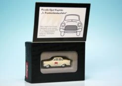 Schuco Piccolo Opel Kapitän (1956) "5. Frankenlandausfahrt 2010" -Schuco 118010 Schuco Piccolo Opel Kapitn 1956 5 Frankenlandausfahrt 2010 z6