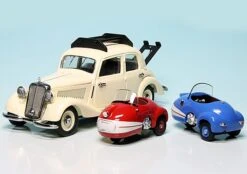 Schuco Mercedes Benz 170V Limousine Mit Zwei Brütsch Mopetta -Schuco 450227000 Schuco Mercedes Benz 170V Limousine mit zwei Brtsch Mopetta z3