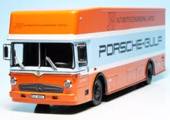 Schuco Mercedes Benz O 317 K Renntransporter "Team Porsche-Gulf Racing" 9 Schuco Mercedes Benz O 317 K Renntransporter "Team Porsche-Gulf Racing" -Schuco 450372800 schuco mercedes benz o 317 k renntransporter team porschegulf racing 2