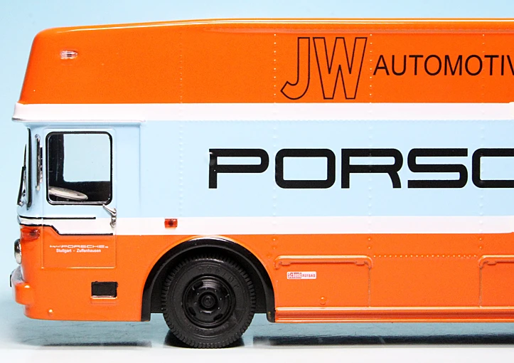 Schuco Mercedes Benz O 317 K Renntransporter "Team Porsche-Gulf Racing" 4 Schuco Mercedes Benz O 317 K Renntransporter "Team Porsche-Gulf Racing" – Bild 4