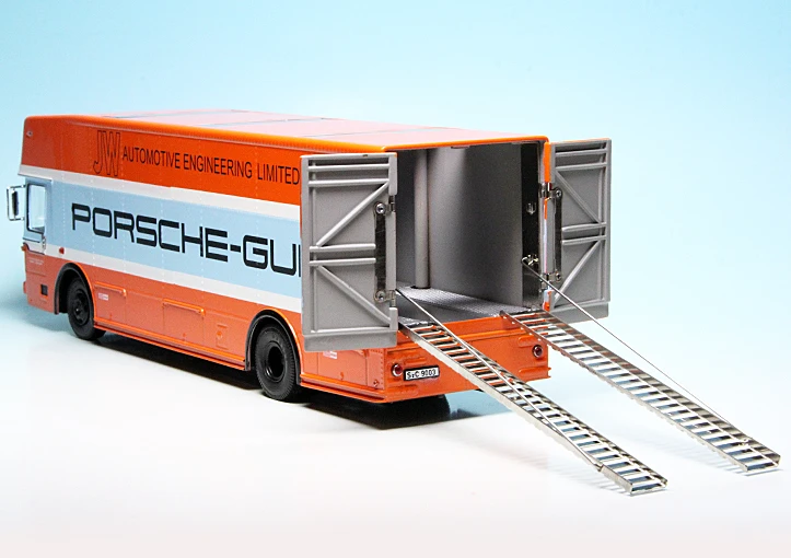 Schuco Mercedes Benz O 317 K Renntransporter "Team Porsche-Gulf Racing" 6 Schuco Mercedes Benz O 317 K Renntransporter "Team Porsche-Gulf Racing" – Bild 6