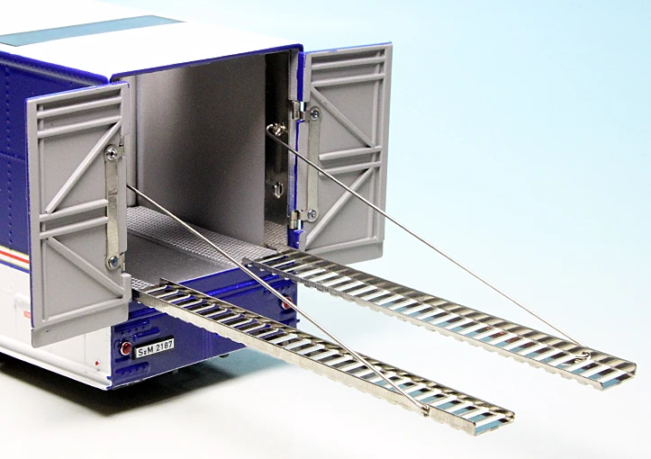 Schuco Mercedes Benz O 317 K Renntransporter "Team Rothmans Porsche" 5 Schuco Mercedes Benz O 317 K Renntransporter "Team Rothmans Porsche" – Bild 5