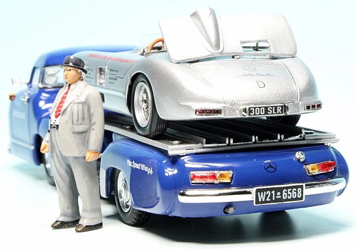 Schuco Mercedes Benz Stromlinien-Renntransporter Mit 300SLR "Mercedes Benz" 6 Schuco Mercedes Benz Stromlinien-Renntransporter Mit 300SLR "Mercedes Benz" – Bild 6
