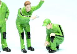 Schuco Figuren-Set Mit Drei Mechanikern "John Deere" -Schuco 450391500 schuco figurenset mit drei mechanikern john deere 3