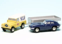 Schuco Piccolo Land Rover Serie III Mit PKW-Anhänger Und Jaguar E-Type Coupé "British Classic Car Service" -Schuco 450502900 schuco piccolo land rover serie iii mit pkwanhaenger und jaguar etype coup british classic car service 3