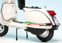 Schuco Vespa PX 150 (2011) "150 Anniversario Unita D'Italia" -Schuco 450667400 schuco vespa px 150 2011 150 anniversario unita ditalia 5